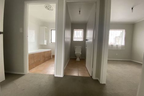 Photo of property in 2/30 Islington Avenue, New Lynn, Auckland, 0600