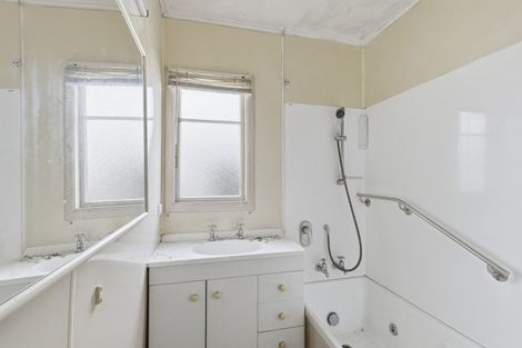 Photo of property in 160 South Road, Spotswood, New Plymouth, 4310