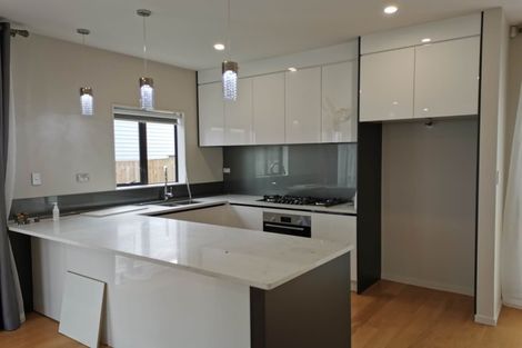 Photo of property in 98 Cardiff Road, Pakuranga, Auckland, 2010