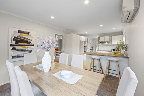 Photo of property in 25 Dairyland Drive, East Tamaki Heights, Auckland, 2016