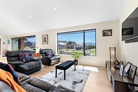 Photo of property in 8 Hovingham Court, Jacks Point, Queenstown, 9371