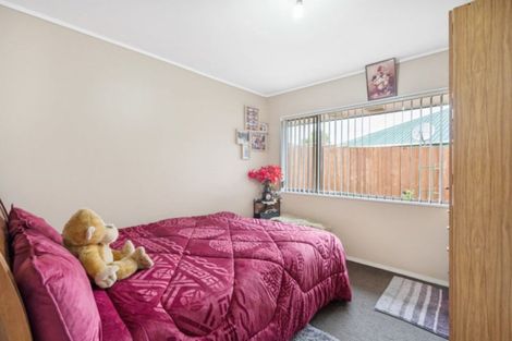 Photo of property in 2/27 Wai Iti Place, Clendon Park, Auckland, 2103