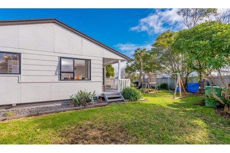 Photo of property in 1b Celmisia Place, Weymouth, Auckland, 2103