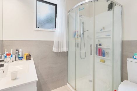 Photo of property in 2b Grenadine Place, Unsworth Heights, Auckland, 0632