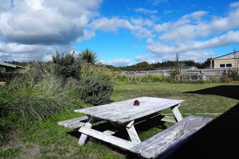 Photo of property in 1 Te Awe Awe Grove, Himatangi Beach, Foxton, 4891