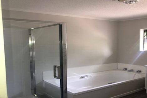 Photo of property in 8 Wirihana Road, Titirangi, Auckland, 0604