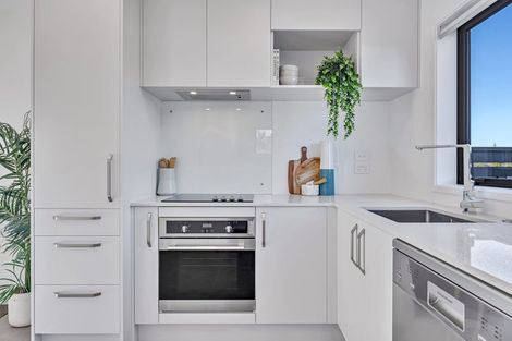 Photo of property in 2/60 Kemp Road, Massey, Auckland, 0614