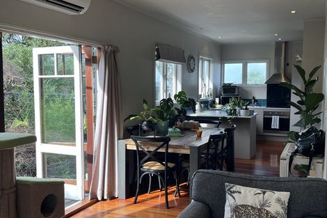 Photo of property in 72 Carlisle Road, Browns Bay, Auckland, 0632