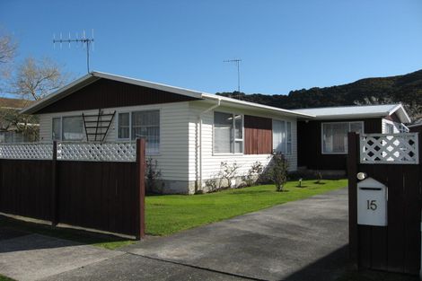 Photo of property in 15 Matthews Road, Wainuiomata, Lower Hutt, 5014