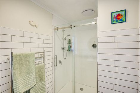 Photo of property in 64 Middle Road, Havelock North, 4130