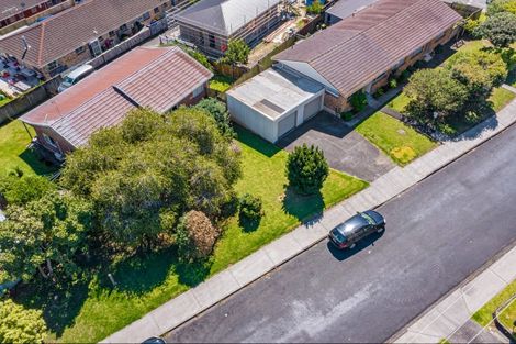 Photo of property in 2/62 Vera Road, Te Atatu South, Auckland, 0610