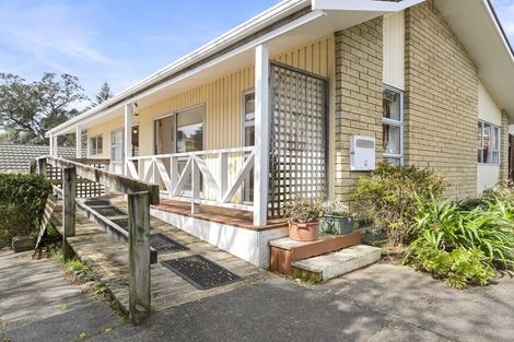 Photo of property in 33 Carrington Street, New Plymouth, 4310