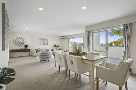 Photo of property in 2/22 Valley Road, Browns Bay, Auckland, 0630