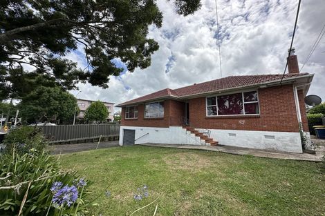 Photo of property in 16 Buscomb Avenue, Henderson, Auckland, 0610