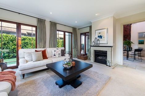Photo of property in 15 Ocean View Road, Milford, Auckland, 0620