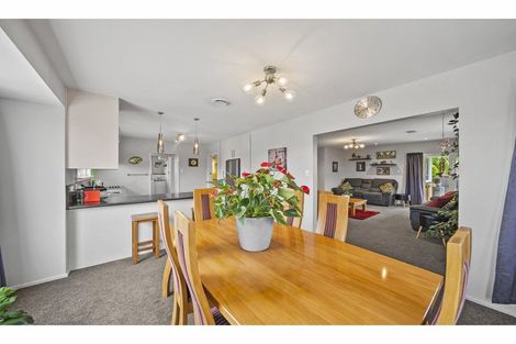 Photo of property in 108 Wainoni Road, Avondale, Christchurch, 8061