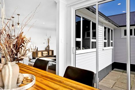 Photo of property in 178 South Road, Hawera, 4610