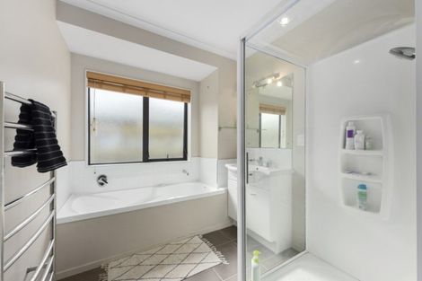 Photo of property in 19 Aragon Grove, Kingsley Heights, Upper Hutt, 5018