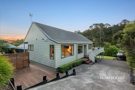 Photo of property in 126 Lynn Road, Bayview, Auckland, 0629