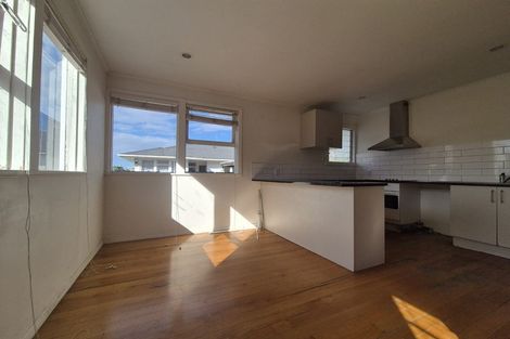 Photo of property in 194 Pilkington Road, Point England, Auckland, 1072