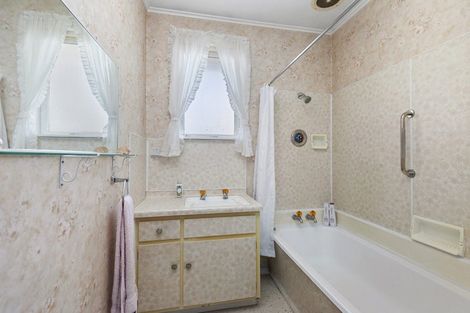 Photo of property in 170 George Street, Stokes Valley, Lower Hutt, 5019