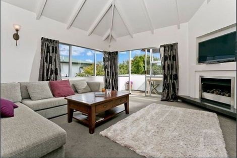 Photo of property in 2/79 Ocean View Road, Hillcrest, Auckland, 0627