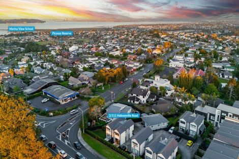 Photo of property in 3/111 Hobsonville Road, West Harbour, Auckland, 0618