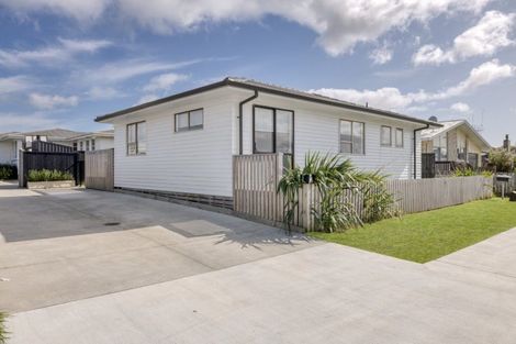 Photo of property in 15a Gobray Crescent, Mount Maunganui, 3116