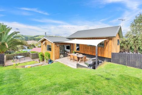 Photo of property in 15 Empressa Heights, Helensville, 0800