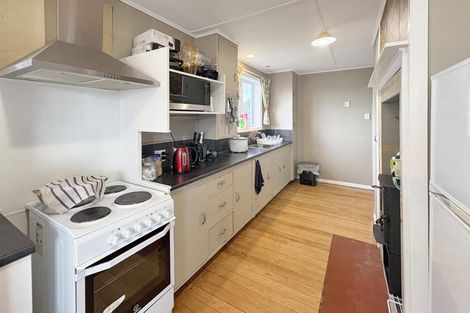 Photo of property in 12 Collett Street, Dannevirke, 4930