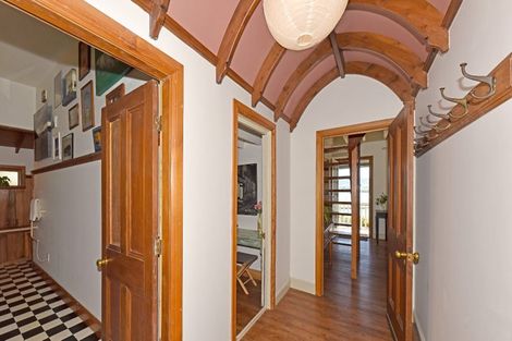 Photo of property in 35 Reserve Terrace, Lyttelton, 8082