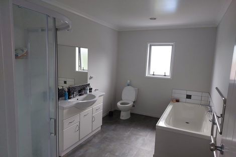 Photo of property in 122b Clevedon Road, Papakura, 2110