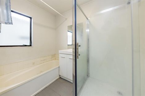 Photo of property in 3/13 Kirklow Place, Goodwood Heights, Auckland, 2105