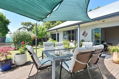 Photo of property in 21 Thornwood Place, Redwood, Christchurch, 8051