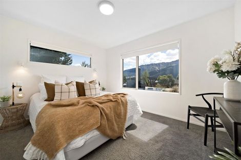 Photo of property in 33 Oregon Drive, Kelvin Heights, Queenstown, 9300