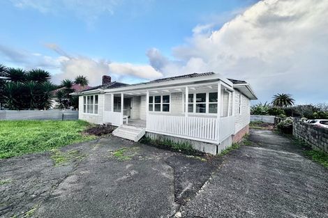 Photo of property in 15 Farnborough Crescent, Mangere, Auckland, 2022