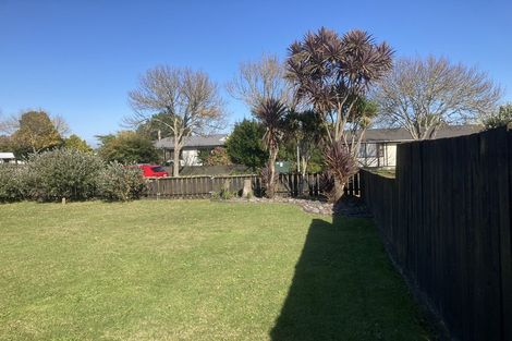 Photo of property in 98 Oakfield Crescent, Pukete, Hamilton, 3200