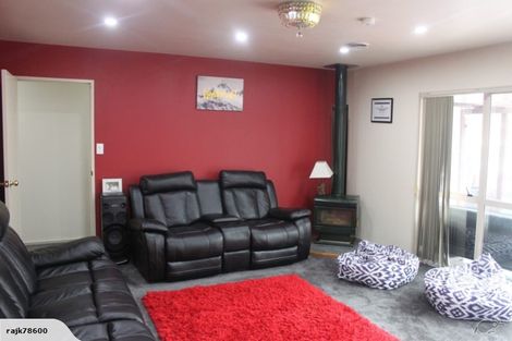 Photo of property in 1/49 Sungrove Rise, Sunnyvale, Auckland, 0612