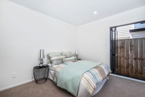 Photo of property in 12b Ropata Avenue, Point England, Auckland, 1072