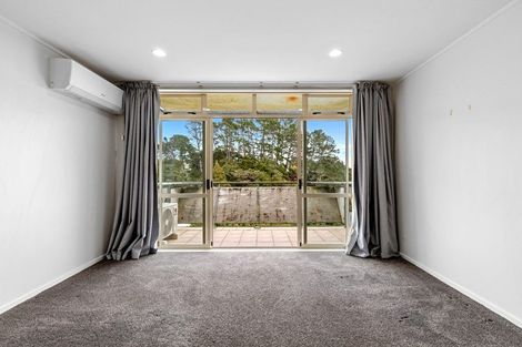 Photo of property in 8e/20 Ian Marwick Place, Birkenhead, Auckland, 0626