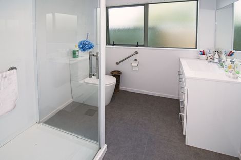 Photo of property in Holdsworth Villas, 41/2 William Donald Drive, Solway, Masterton, 5810