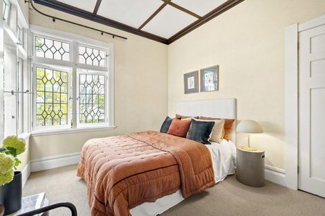 Photo of property in 17 Queen Street, Northcote Point, Auckland, 0627