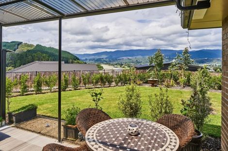 Photo of property in 2 Lila Gillies Lane, Riverstone Terraces, Upper Hutt, 5018