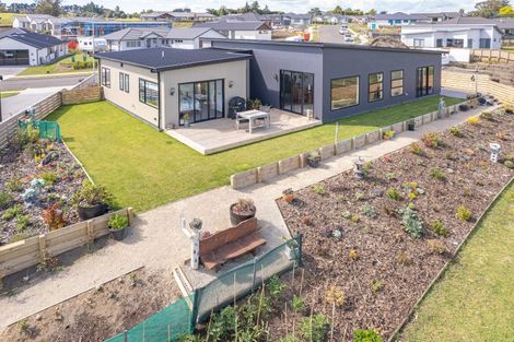 Photo of property in 37 Tirimoana Place, Otamatea, Whanganui, 4501