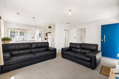 Photo of property in 2/12 Ellice Road, Totara Vale, Auckland, 0629