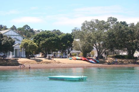 Photo of property in 129 Long Beach Road, Russell, 0202