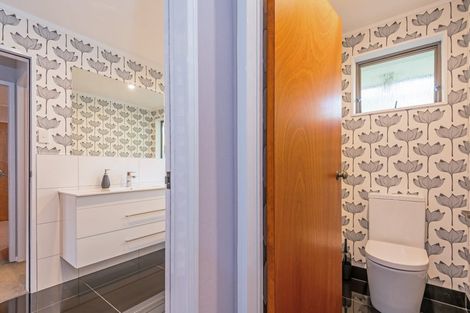 Photo of property in 18 Truscott Grove, Awapuni, Palmerston North, 4412