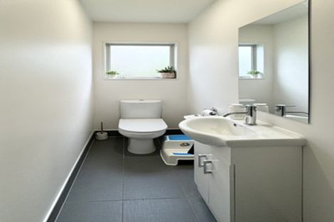 Photo of property in 2/63 Pupuke Road, Birkenhead, Auckland, 0627