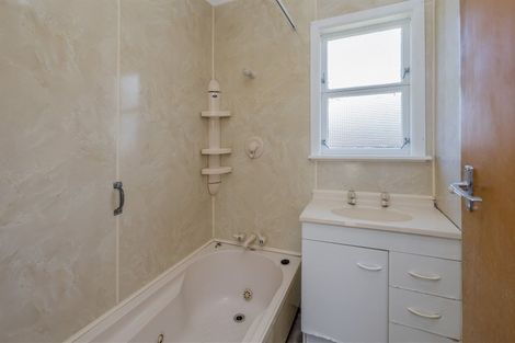 Photo of property in 55 Weraroa Road, Levin, 5510