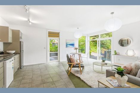 Photo of property in 2/39 Onslow Road, Khandallah, Wellington, 6035